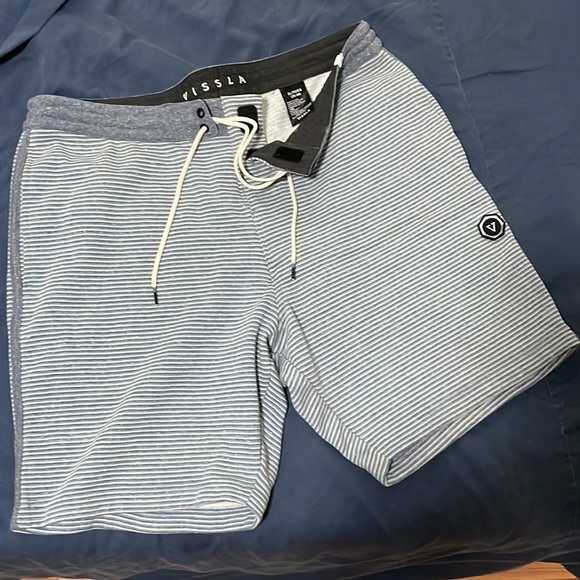 Vissla shorts ( never worn) - Picture 1 of 4